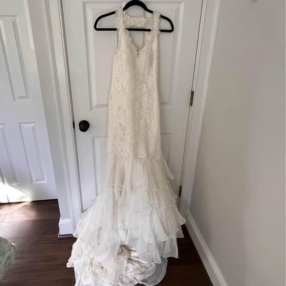 Custom made Elegant White Wedding Dress with Velcro train for easy detachment - Picture 4 of 10